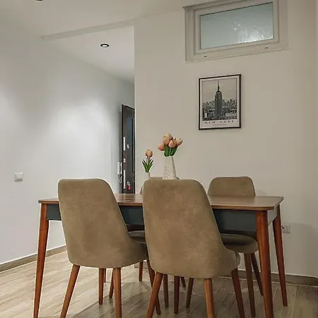 Lovely D18 Apartment *