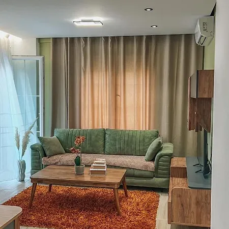 Lovely D18 Apartment